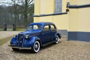 Alain Pondman wil per Volvo PV52 met drie prinsessen achterin naar Svenska Kungsrallyt