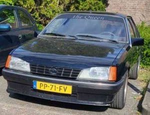 Gestolen Opel Rekord 2.2i uit 1986 in Enschede