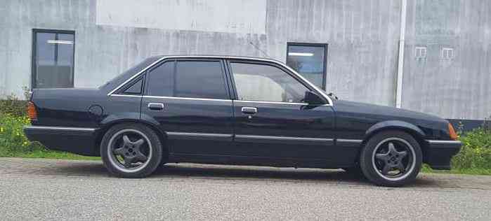 Gestolen Opel Rekord 2.2i uit 1986 in Enschede - foto 3