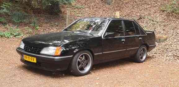 Gestolen Opel Rekord 2.2i uit 1986 in Enschede - foto 2