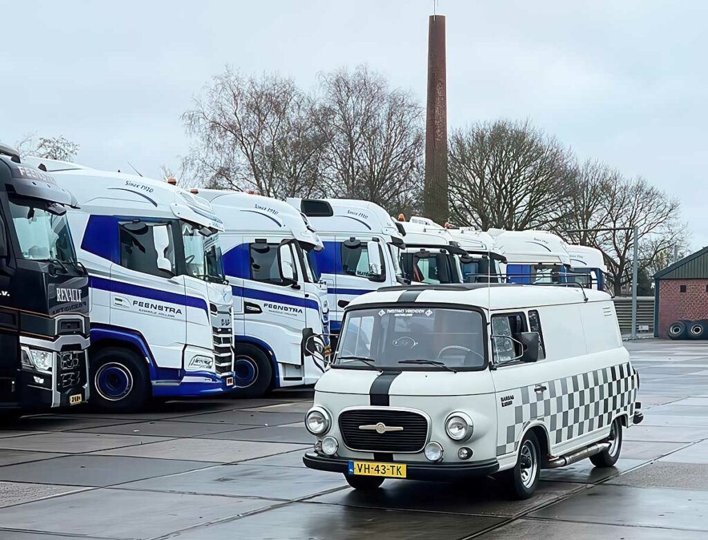 Barkas B 1000-1 (1990) Sympathieke bolle bus voor Aram