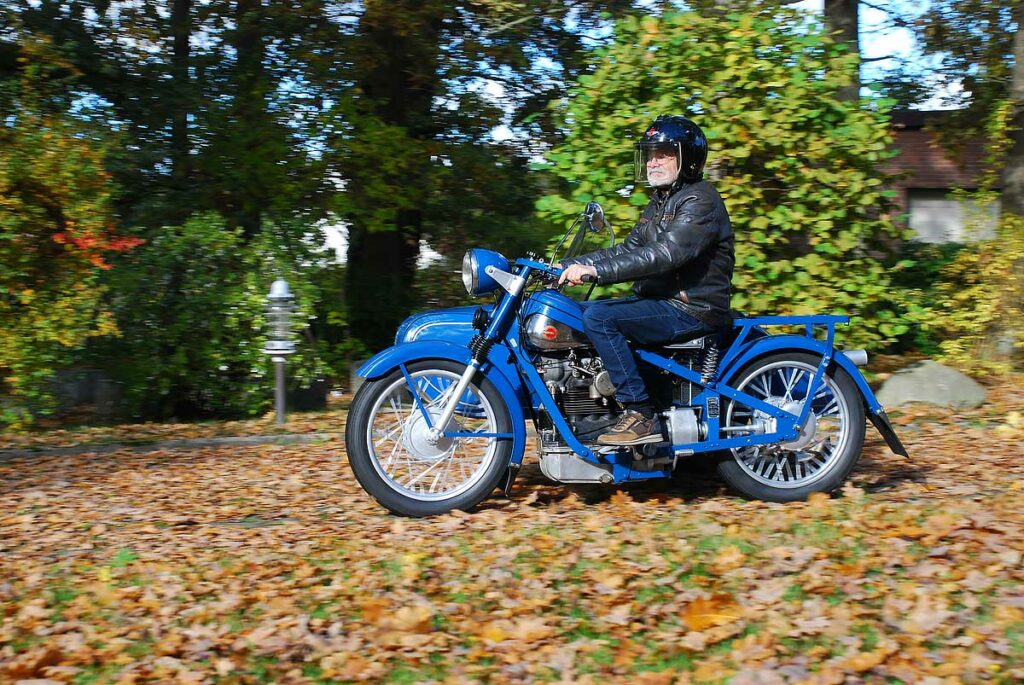 Nimbus viercilinder: Deense nuchterheid met een koningsas