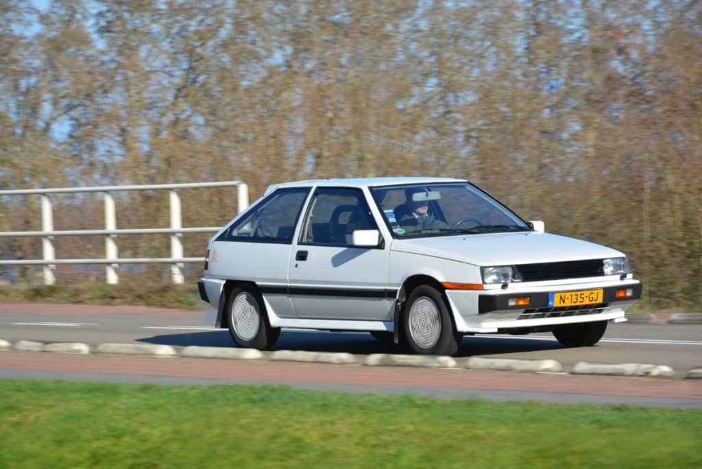 Zeldzame Mitsubishi Colt 1600 Turbo is opgefrist en uitgerookt