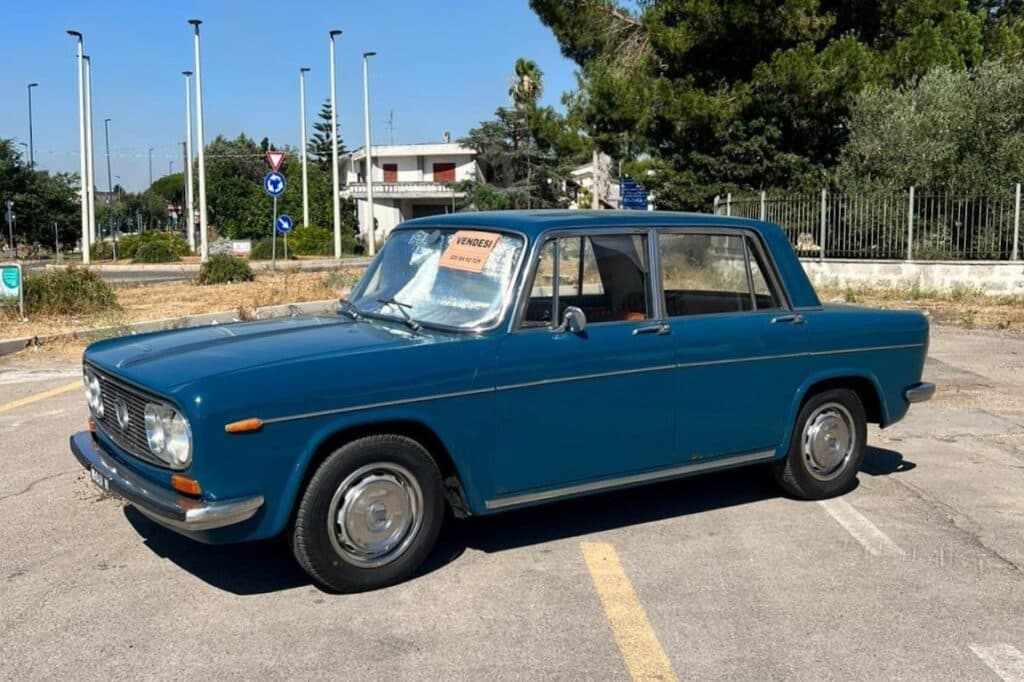 Gespot in Zuid-Italië. Lancia Fulvia