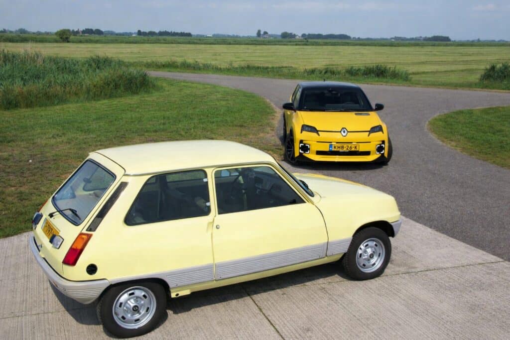 Renault 5. Generatiebrug tijdens een mooie zaterdag
