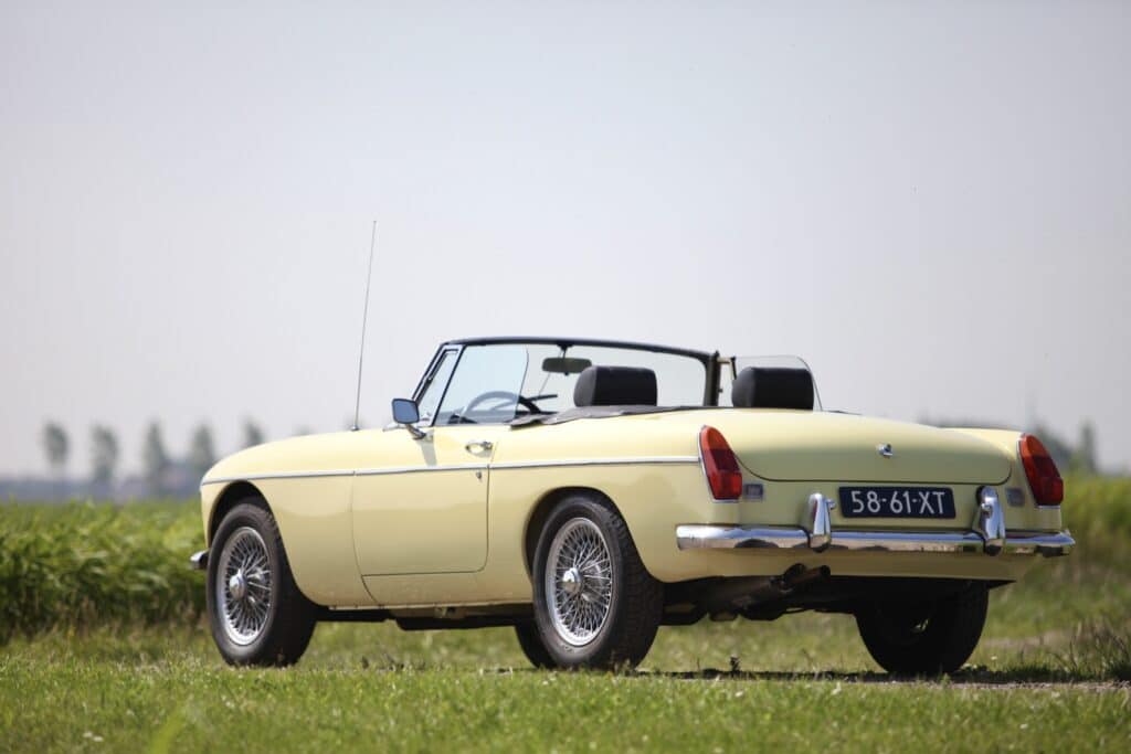 MG MGB. Nieuw in Nederland geleverd exemplaar uit 1973 poseert in AMK 8-2026