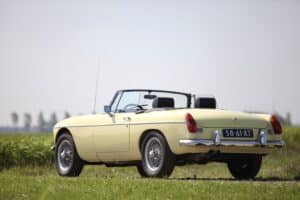 MG MGB. Nieuw in Nederland geleverd exemplaar uit 1973 poseert in AMK 8-2026