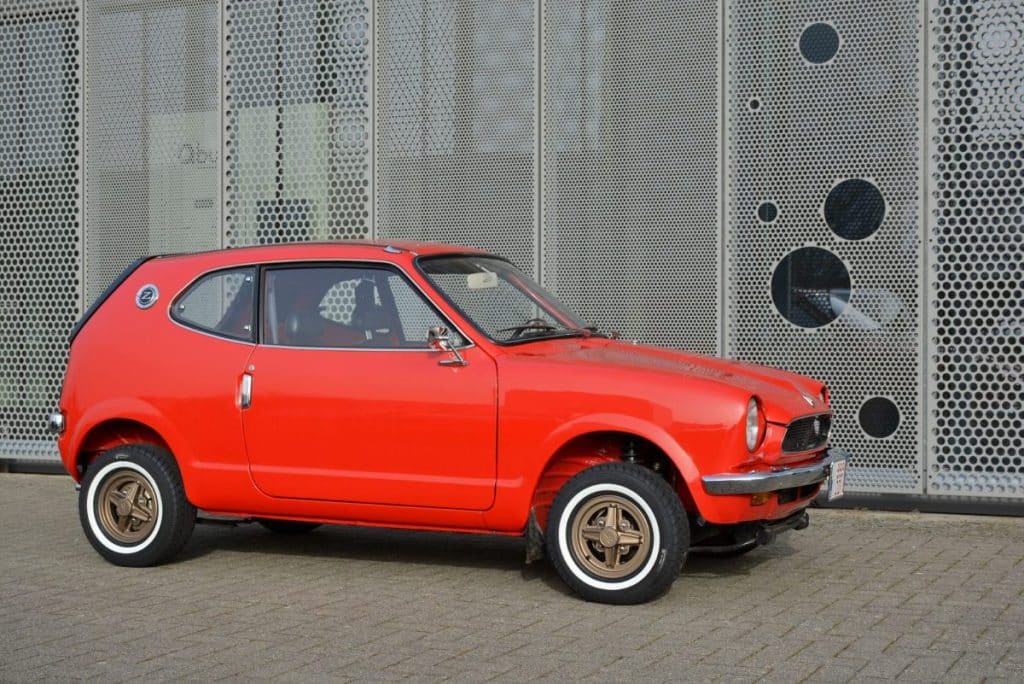 Piepkleine, knotsgekke Honda Z600 heeft geldingsdrang