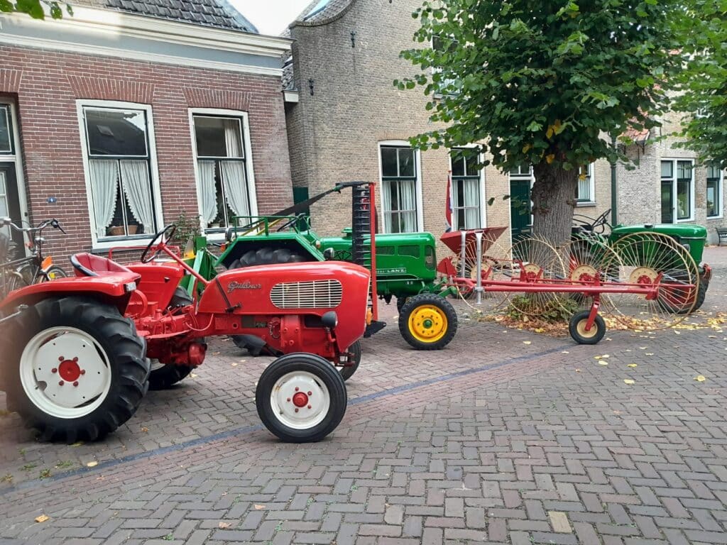 Oldtimer auto’s, trekkers en brommers