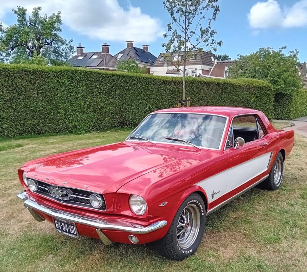 Dirk en Jelte Steen en hun Ford Mustang 289 V8 Coupé uit 1965