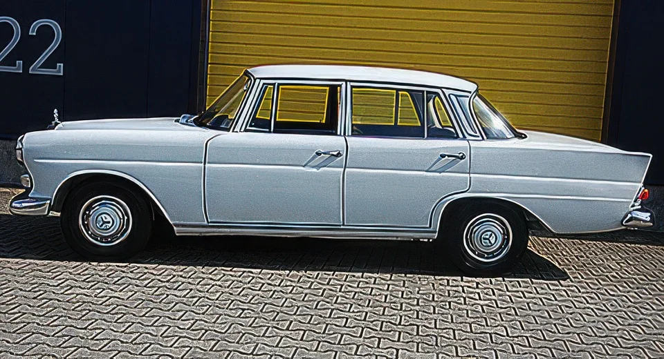 Mercedes 230 W110