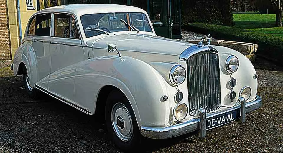 Bentley MK VI / James Young
